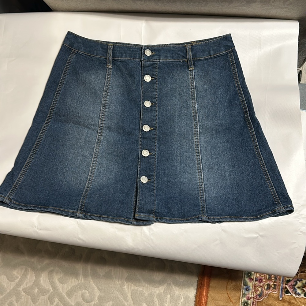 MOSSIMO SUPPLY CO WOMEN JEAN SKIRT SIZE 12 IN EXCELLENT CONDITION